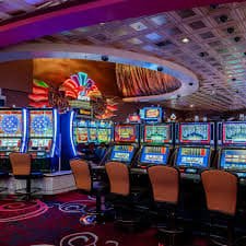 6w6bet မိုဘိုင်းအက်ပ် Myanmar ဖုန်းပေါ်တွင် ကစားနေသောမြင်ကွင်း